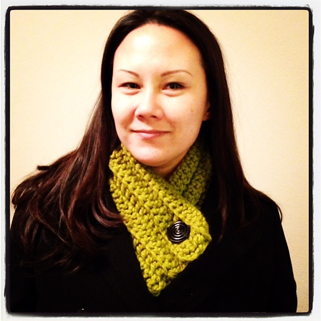 Buttoned Scarflette