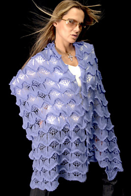 KK475 Lace shawl with pleats
