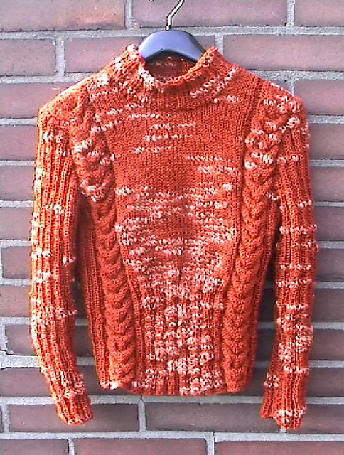 #12 Pulli mit markanten Zopfstreifen