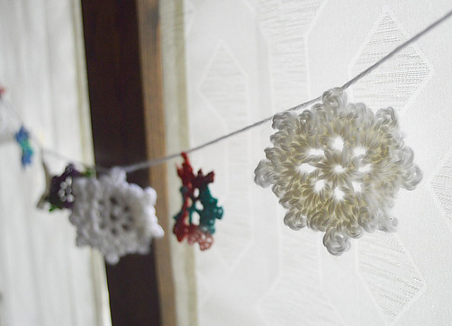 Ravelry: Snowflake Garland pattern by Live Craft Love