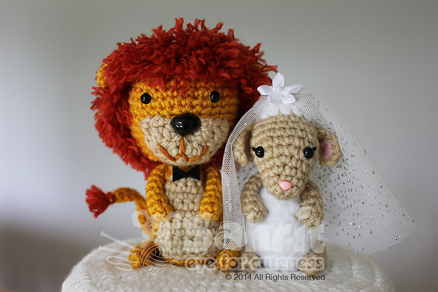 O-So-Cute Lion and Lamb Wedding Topper