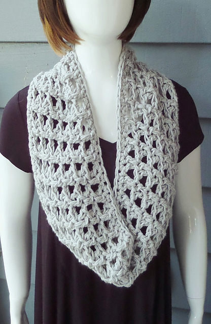 C085 Daisy Cowl