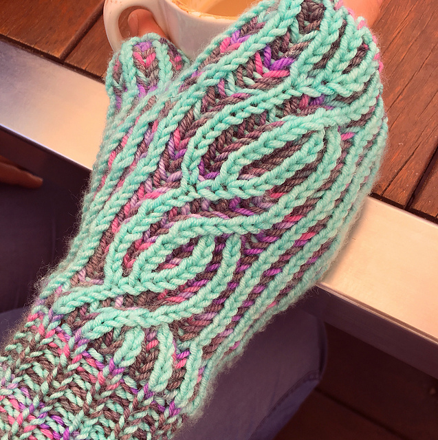 Whirlwind Brioche Mittens