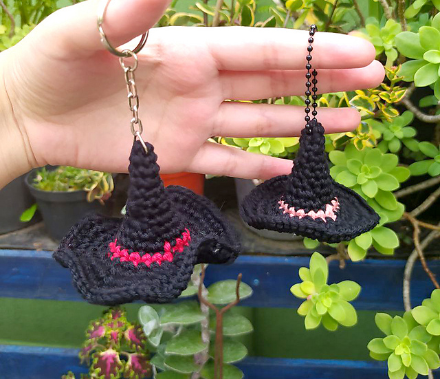 Wee Smol Witch Hat