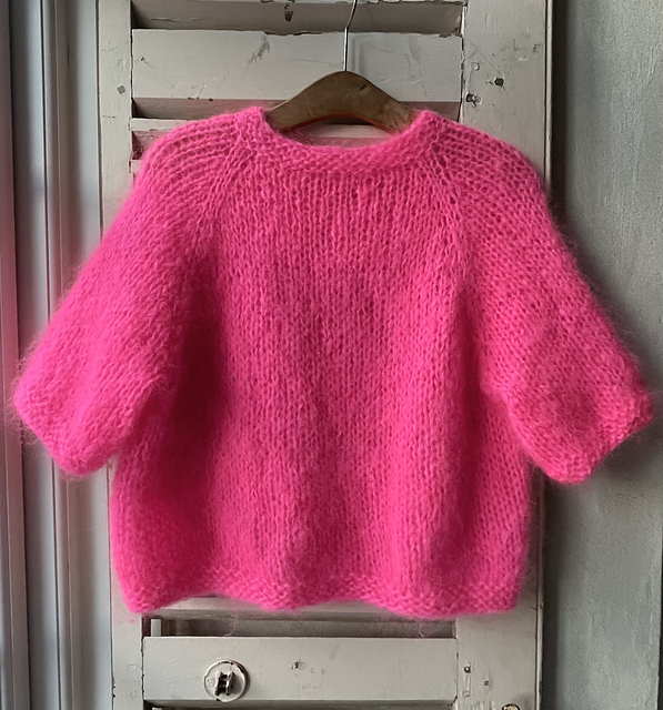 Pattern Wight's Ravelry: Femja Blouse pattern by Sand-Knit