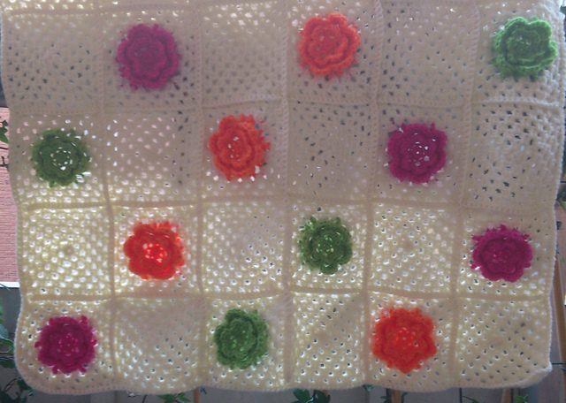 Babyfilt med  mormorsblommor