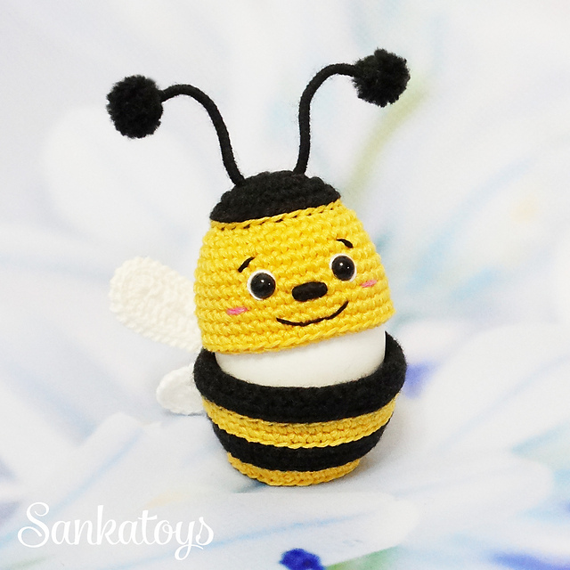 Easter egg cover Bee