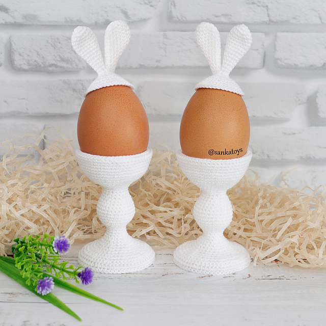 Easter egg stand Ceramic rabbit