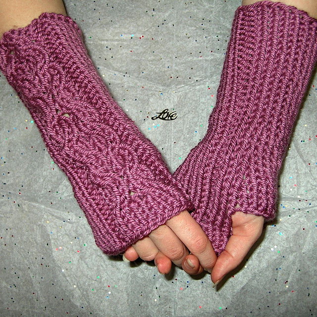 Hugs and Kisses Mitts