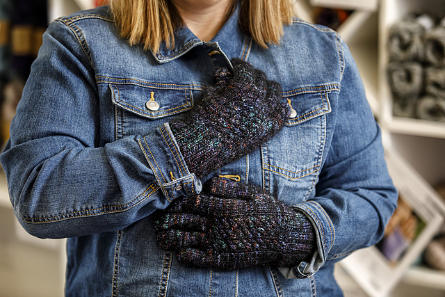 Cupid's Twist Gloves