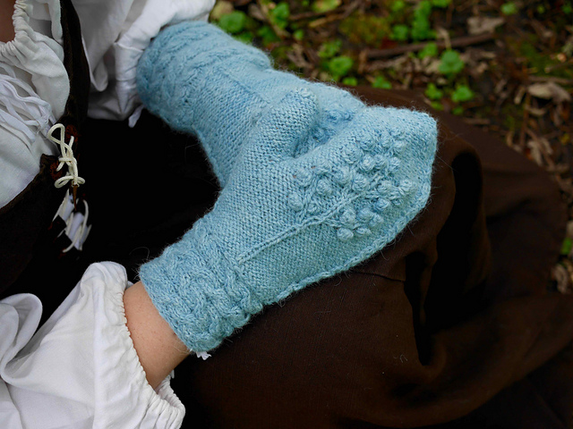 Frostberry Mittens