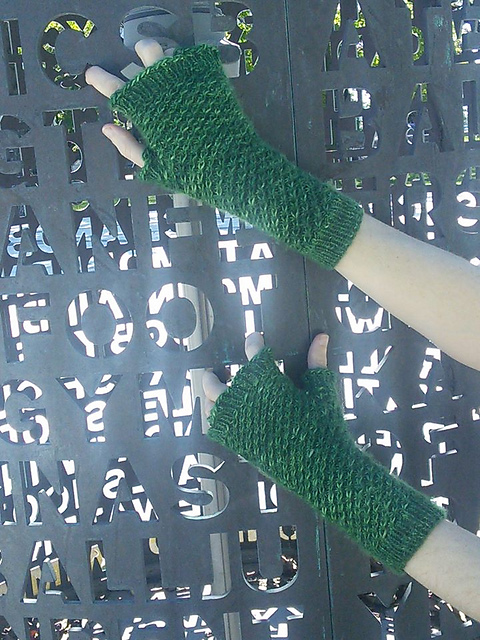 Spiralling Star Fingerless Mittens