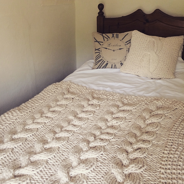 SJS Chunky Cable Throw