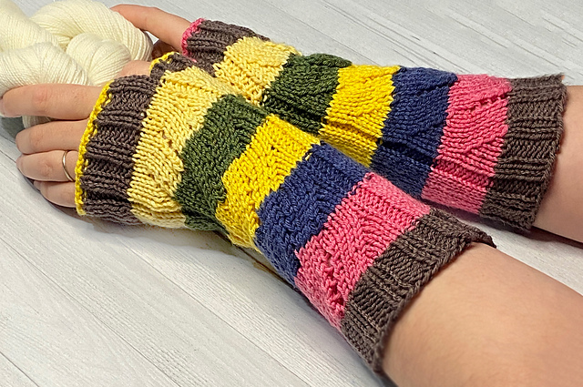 Festivities Fingerless Mitts