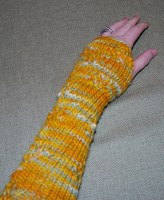 Quatrefoil Eyelet Armwarmers