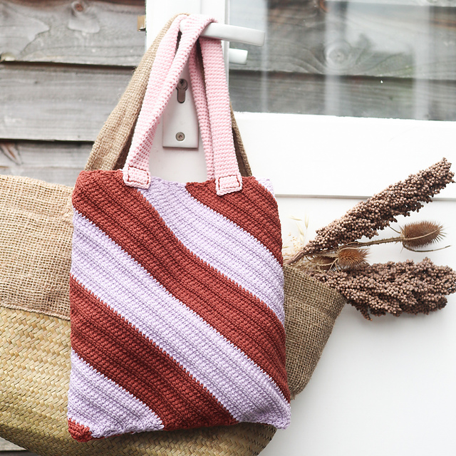 Linky Twist Tote