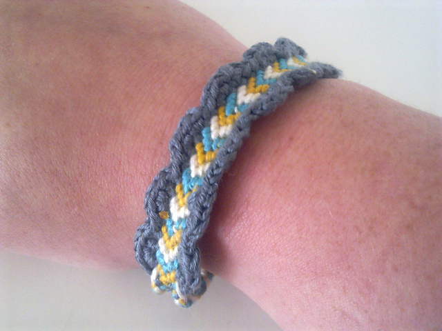 Friendship bracelet with crocheted edge