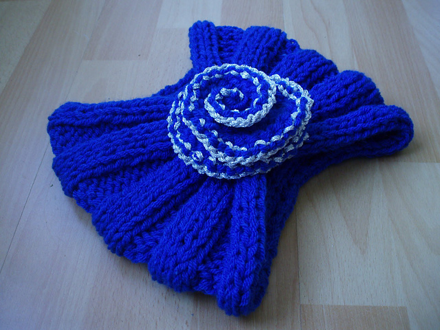 Ribbed rose cowl