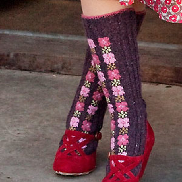 Intarsia Flower Socks