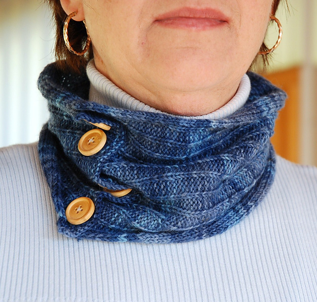Reverse Rib Neck Warmer