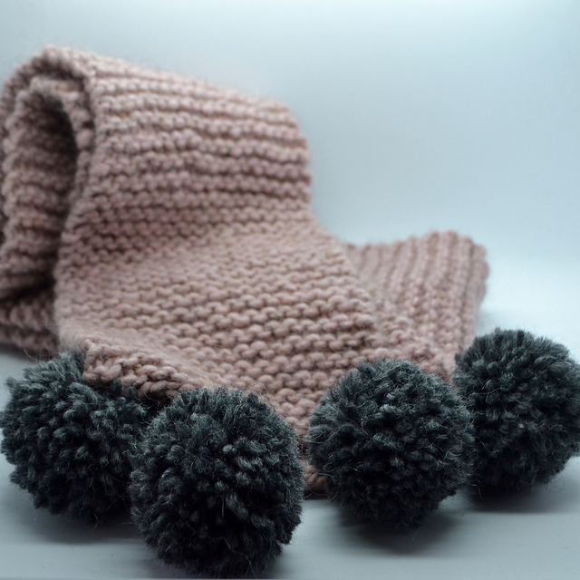 Learn to knit: Pom pom scarf