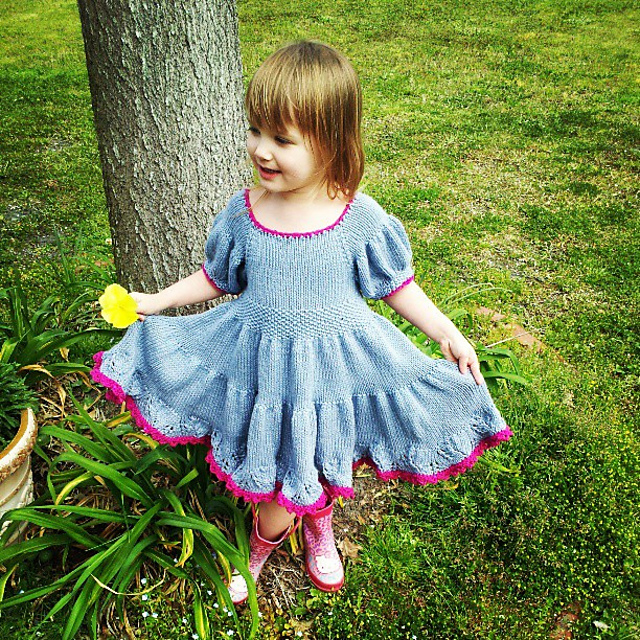 open lace back dress Royal Wedding Disaster: From the Notebooks of a Middle School Princess:  Cabot, Meg: 9781250115201: Amazon.com: Books main image 1