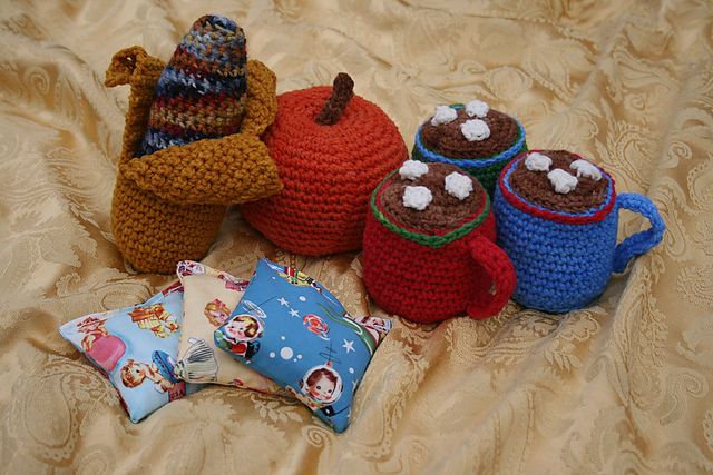 Mugs of hot cocoa 