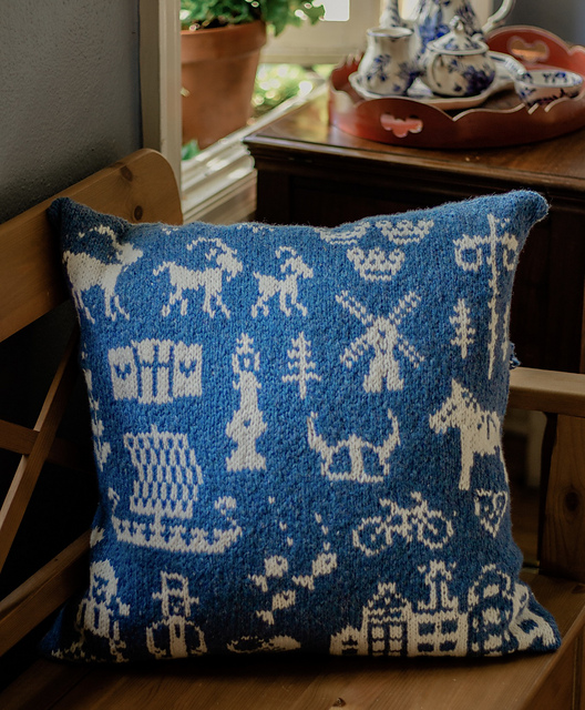 Midsommar Pillow