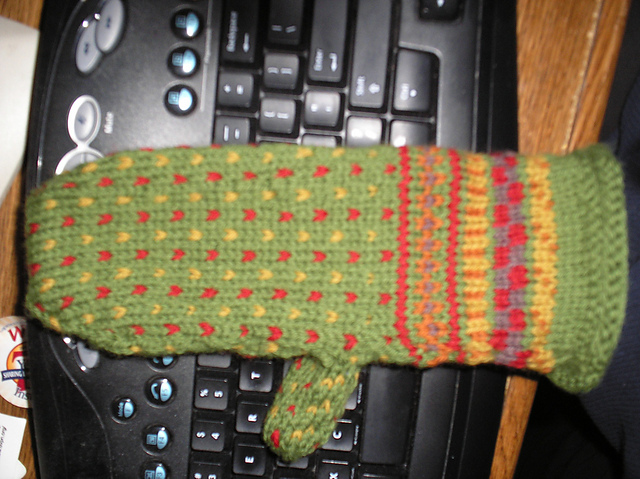 Checks And Charms Hat & Mitten Set