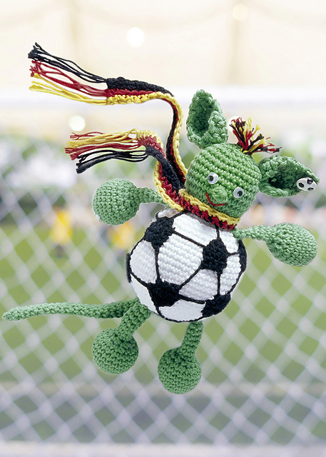 5933 Fußball-Maskottchen