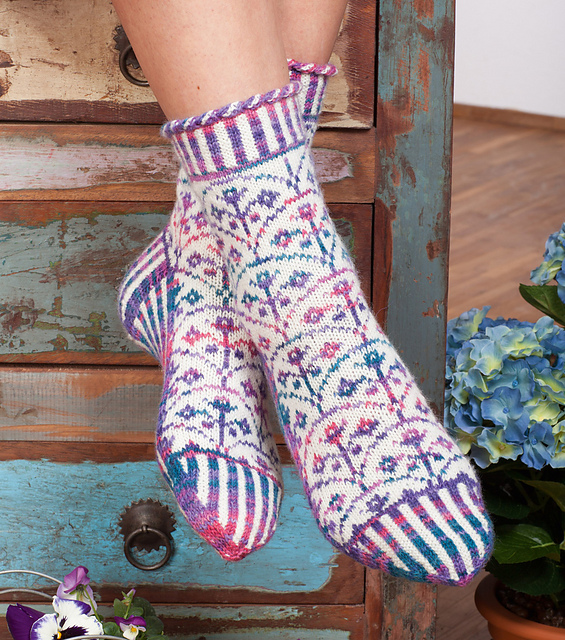 R0163 August Socks
