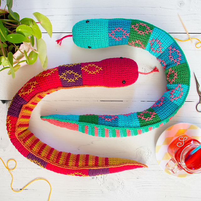 Ravelry: Sibling Snakes pattern by Scheepjes Designs