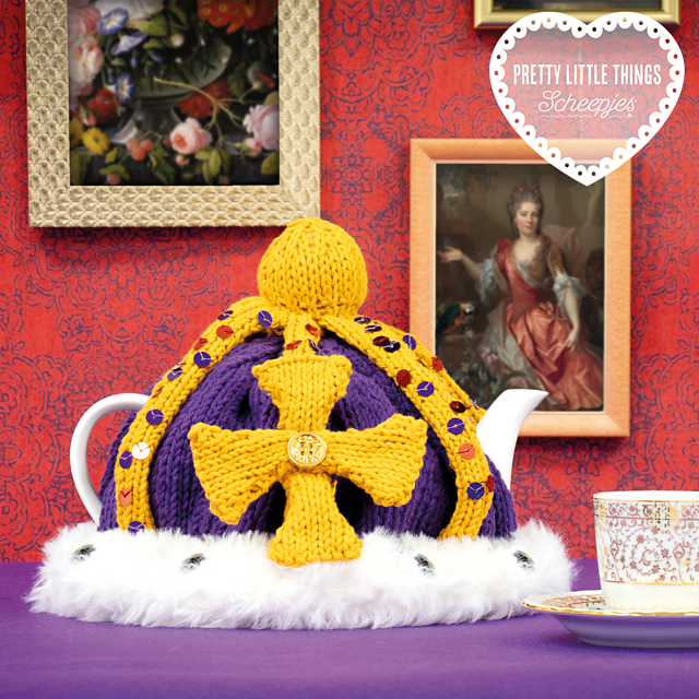 Knitted Crown Tea Cosy