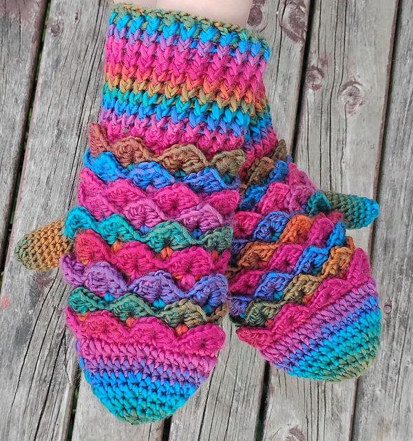 Croco mittens