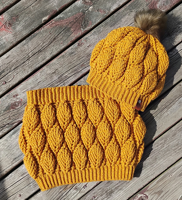 Fallen leaf hat and cowl