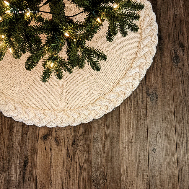 Cable Braid Knit Tree Skirt