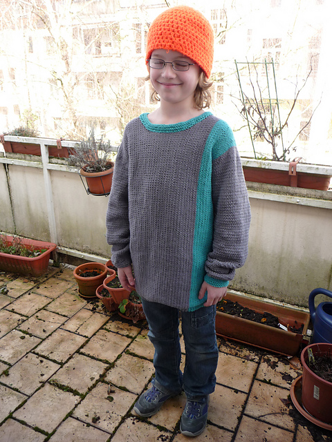 Side stripe pullover