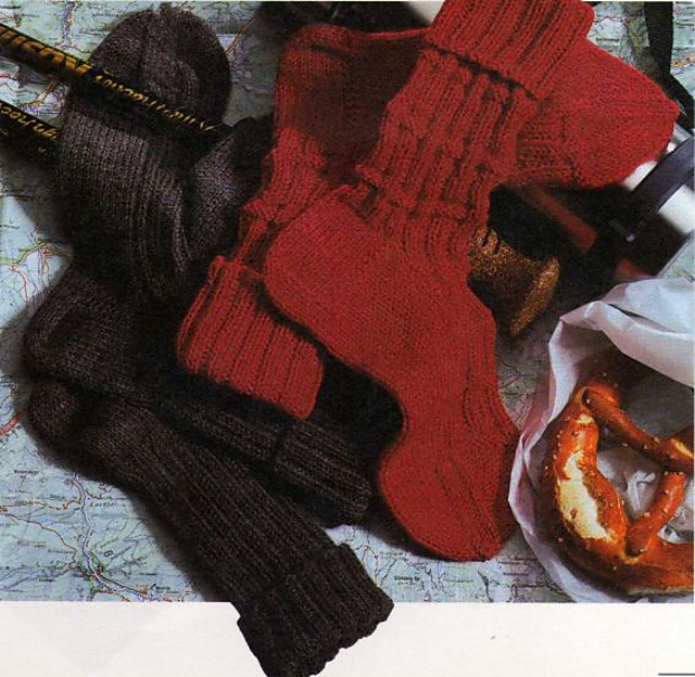 Braune Socken mit Rippenmuster
