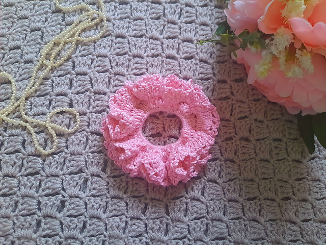 Lacy Scrunchie