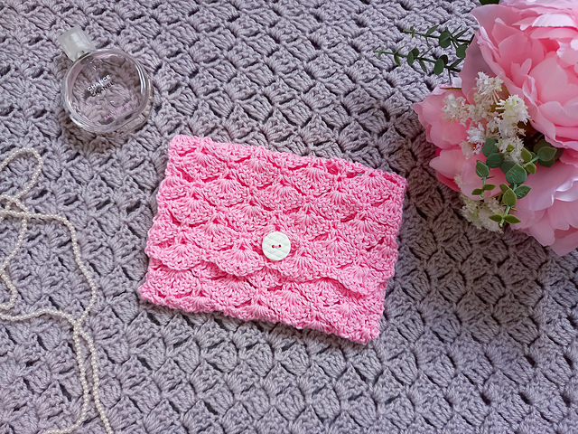 Lacy Clutch Bag