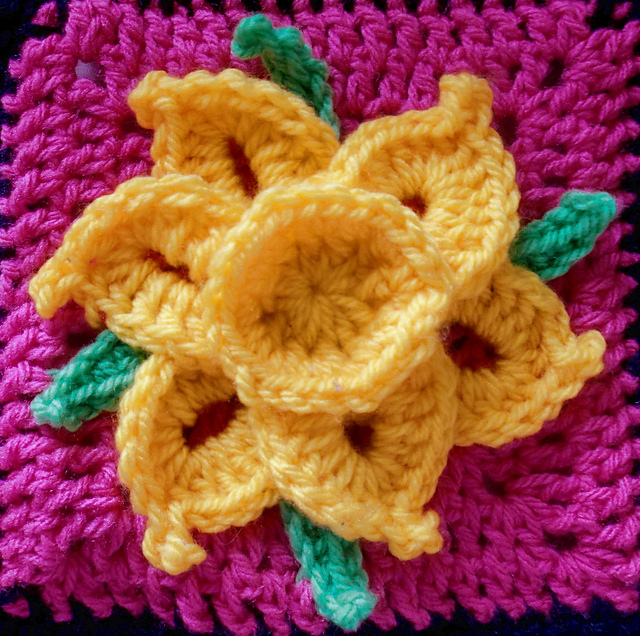 Daffodil 6" Afghan Block