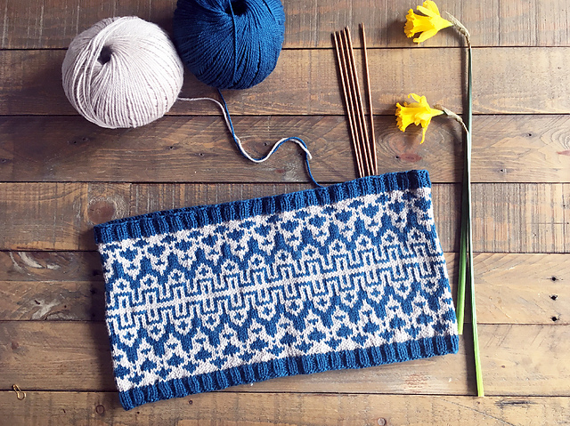 RAVENSWOOD Cowl