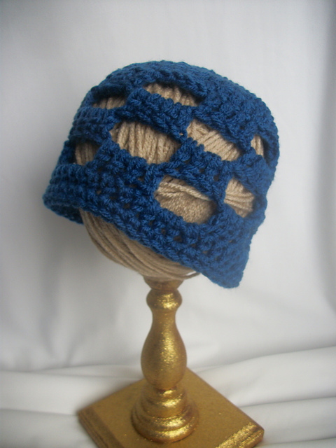 Spacey Checks Hat