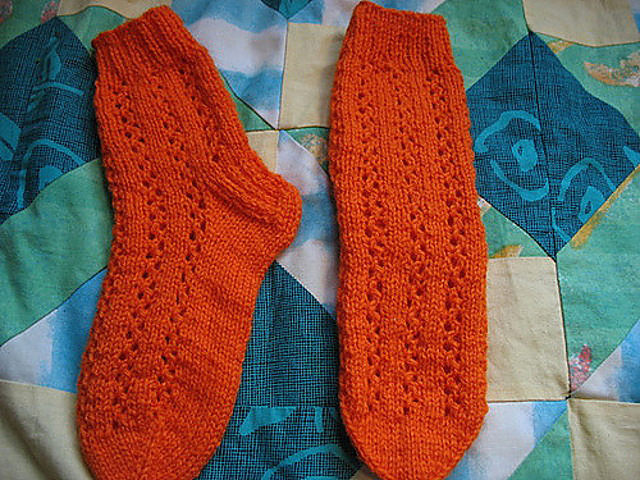 Socken mit Lochstreifen - Pitsitriipudega Sokid