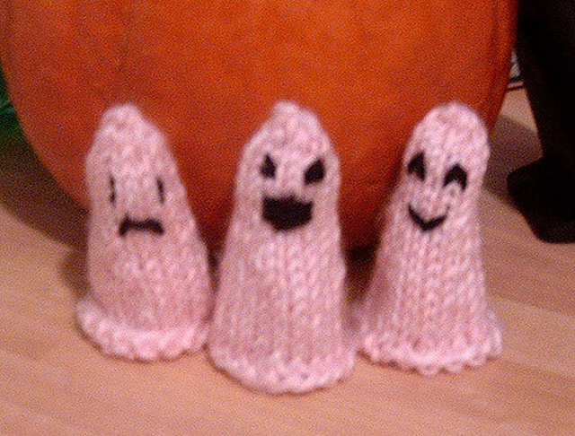 Glowing Ghost Finger Puppet