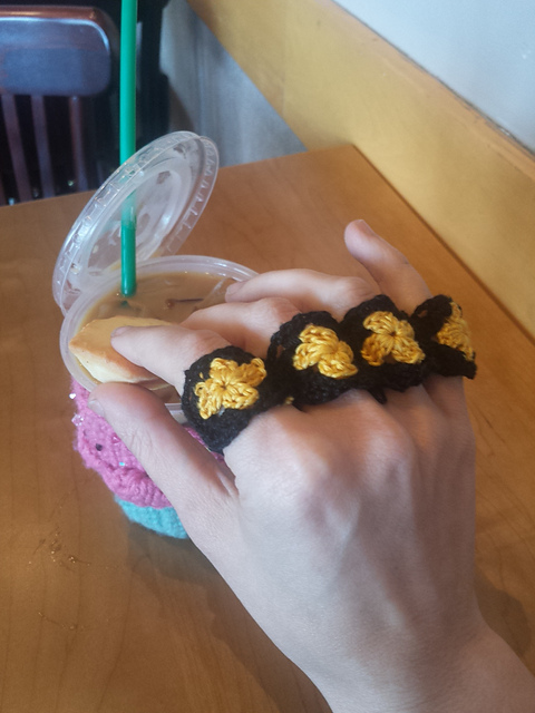 Granny Punch 4 Finger Ring