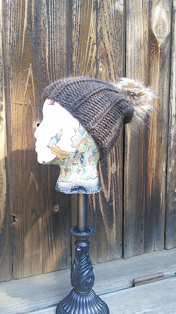 Ribbed Pompom Hat