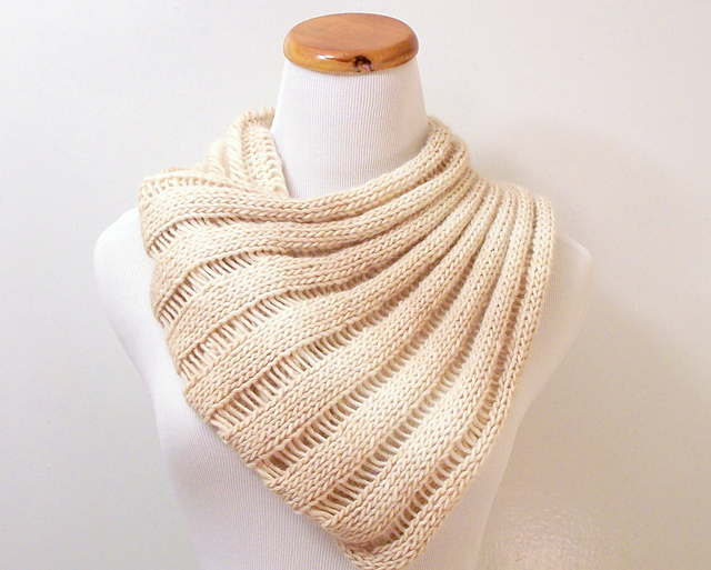 Unraveled Cowl