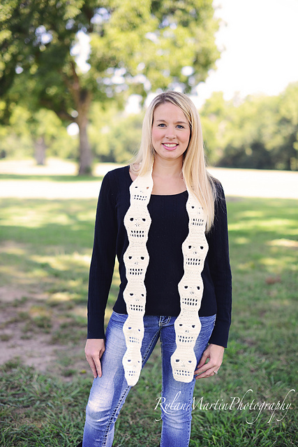 Skull Motif Scarf - Continuous