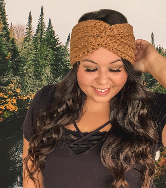 Ravelry Twisted Knot Headband pattern by Sierra Fontaine